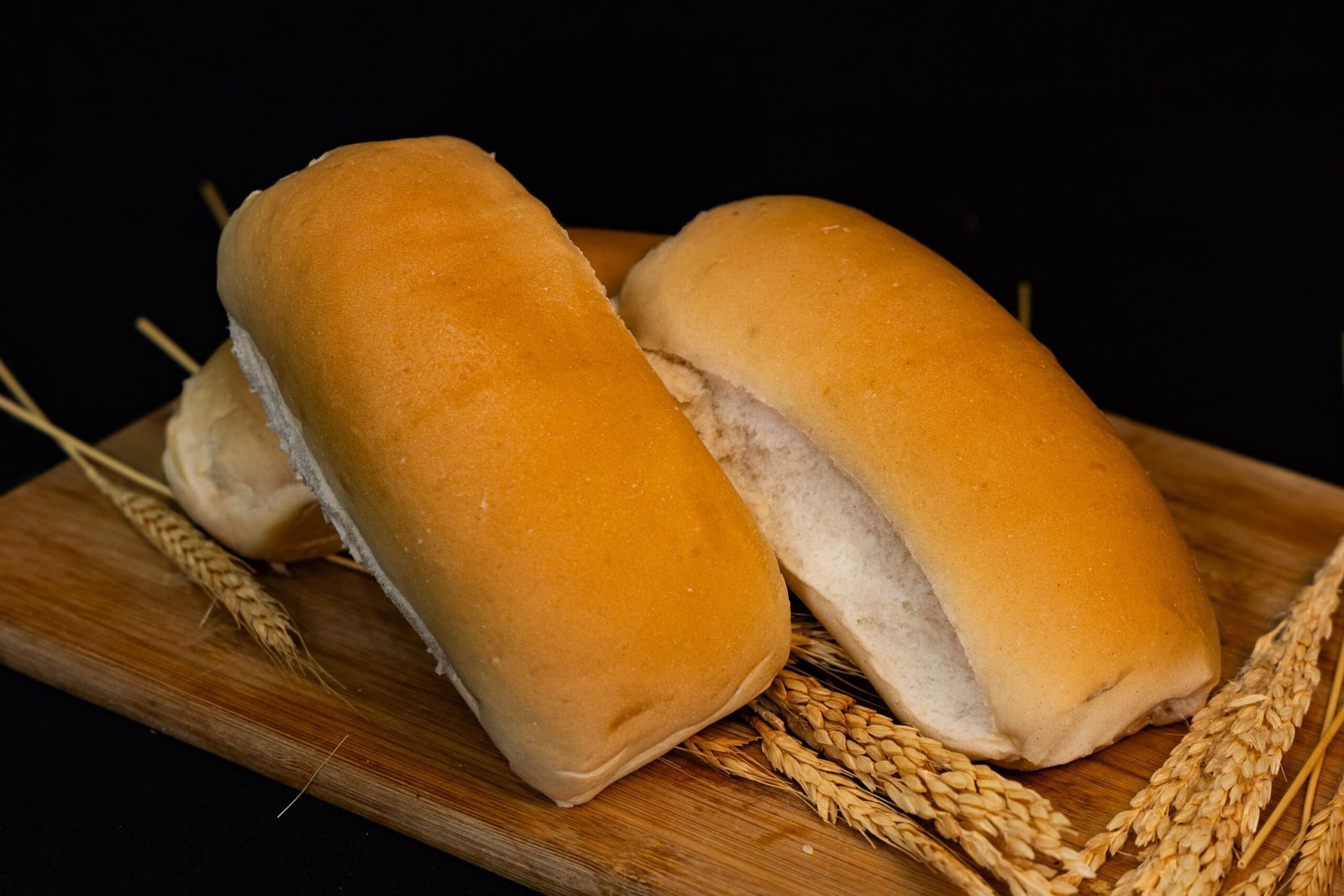 Pão de hot dog artesanal macio e fresco ideal para lanches